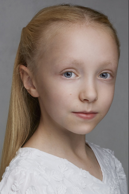 Bebe Massey as Young Joan