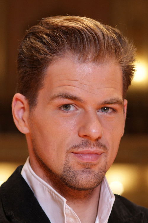 Patrick Stanke as Arthur