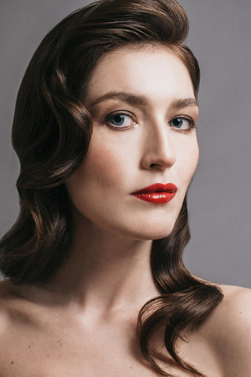 Arina Sumkina as Sofi