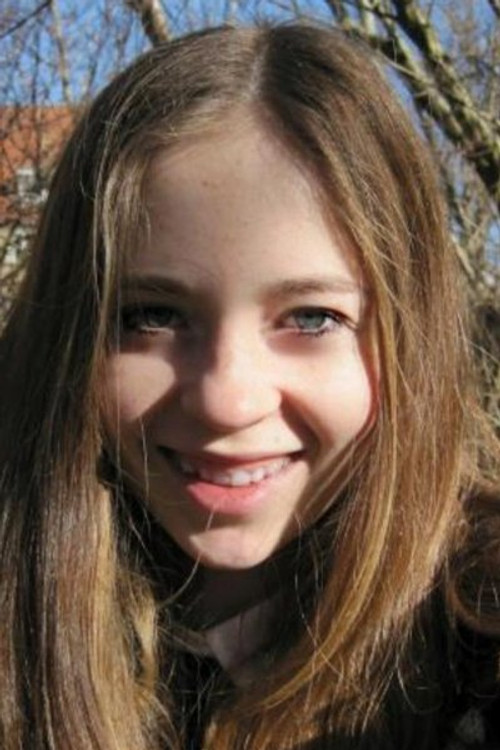 Sasha Sofie Lund as Stinne