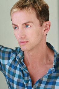 Eldo Ray Estes as Meredith's Assistant