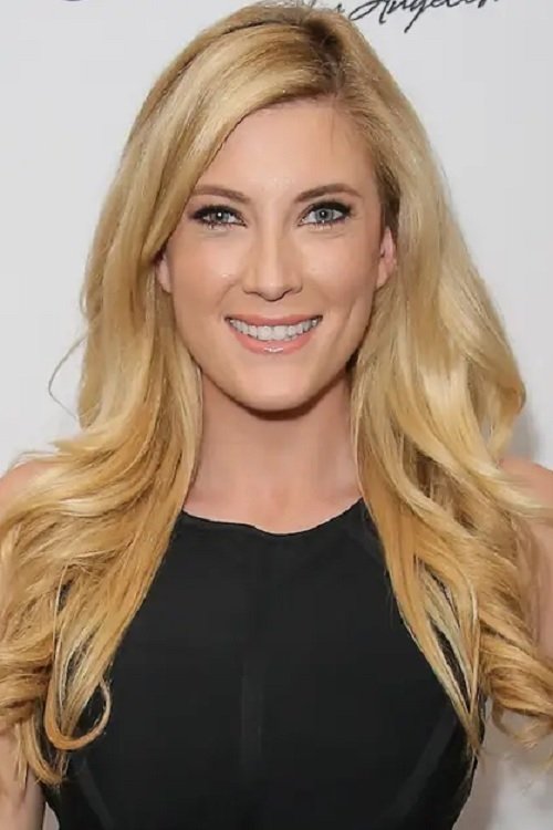 Elle Fowler as Lisa's Friend #1