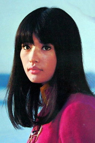 Akiko Nakamura as 成沢園子