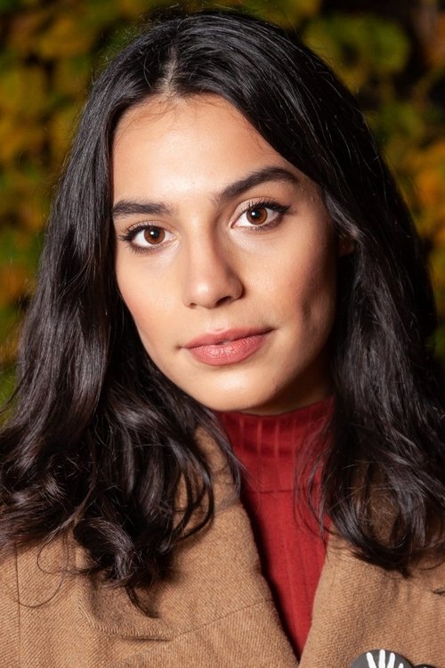 Viola Lotti Gombó as Lüszi