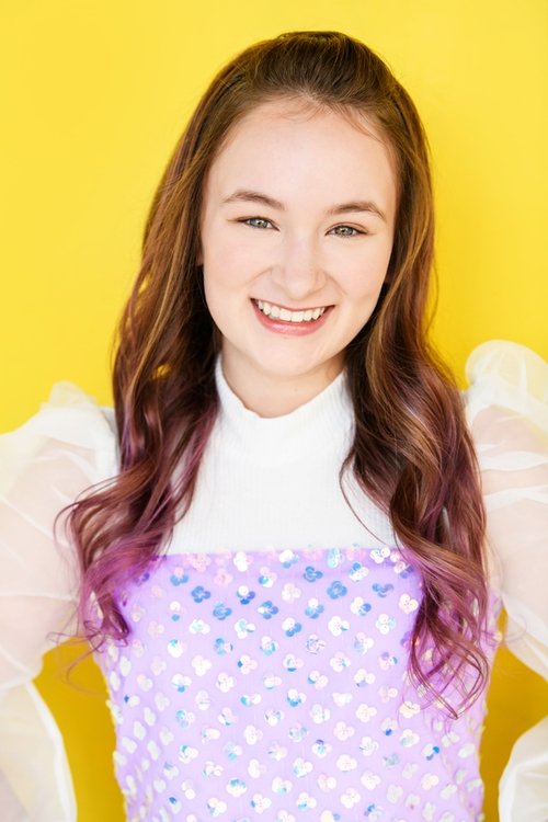 Sabrina Glow as Tula