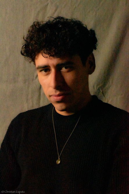 Julian André as Young Richard