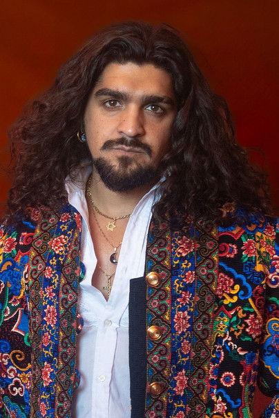 Israel Fernández as Self