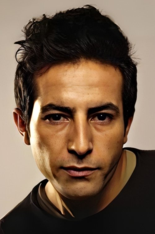 Volga Sorgu as Karwan