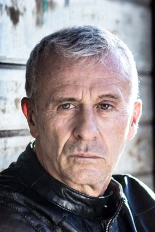 Loris Loddi as Villanueva