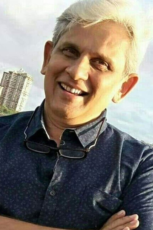 Shriram Kolhatkar as Chitra's Father