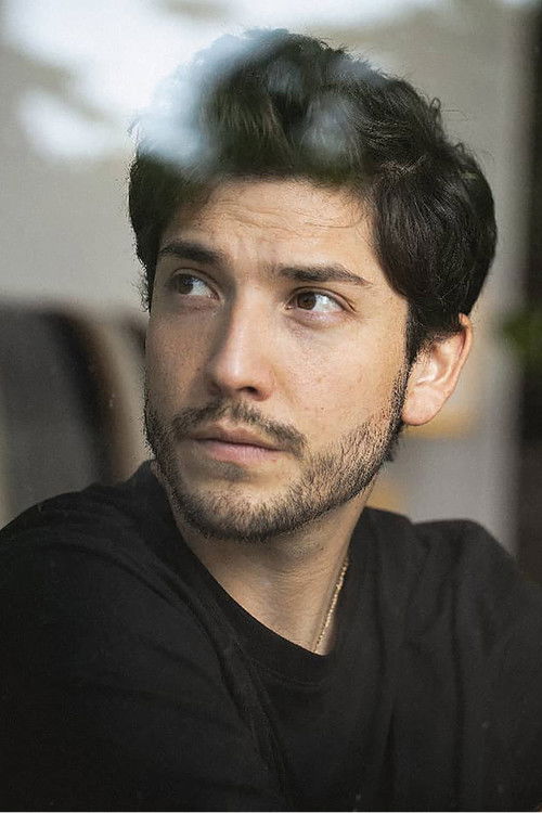 Juan Cano as Roberto