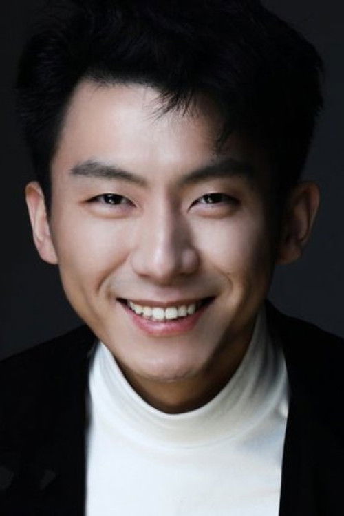 谭鑫磊 as 光刻工作人员