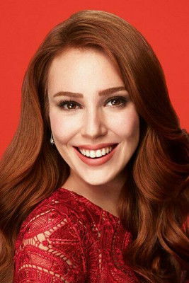 Elçin Sangu as Ada