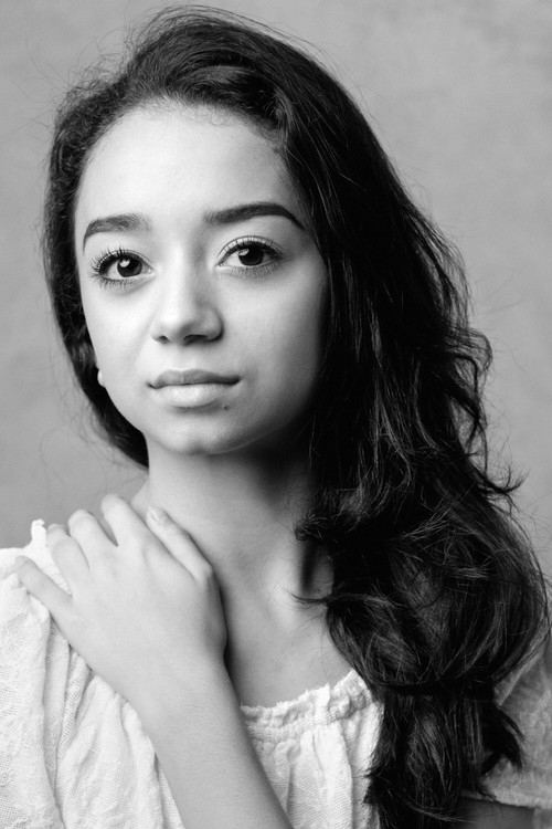 Carolyne Galvao as Snowflake / Chinese Dance