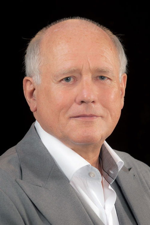 Юрий Ильин as Максим Бурлак