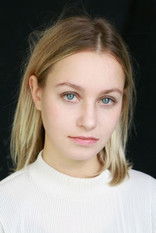 Pauline Werner as Lisa