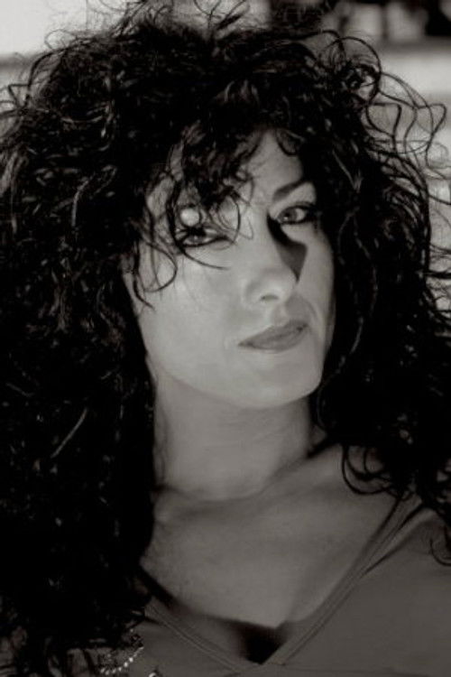 Stefania Mulè as Lola