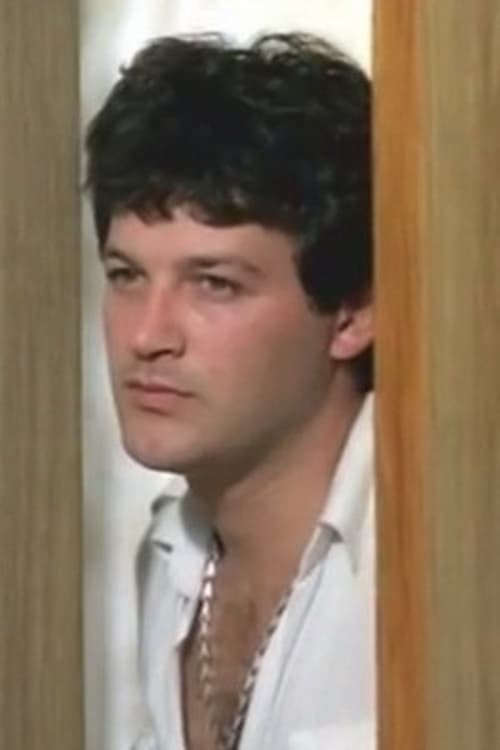 Arthur Roveder as Mano Juan