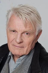 Yuriy Nazarov as Семён