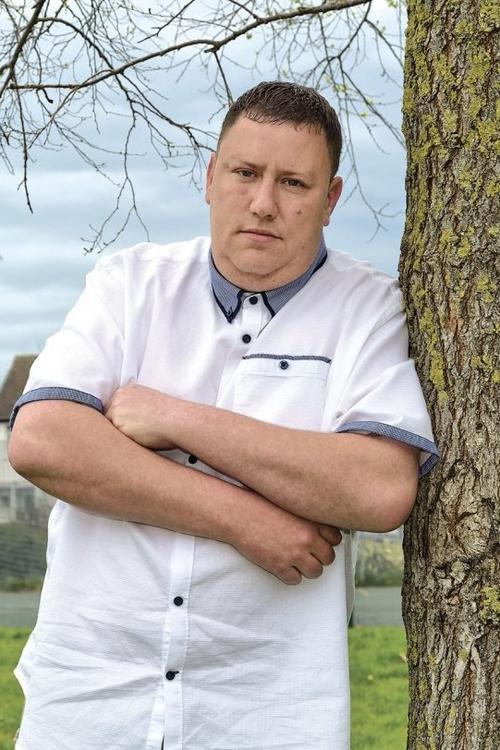 Paul Tall-Order Ritchie as Barry Shine