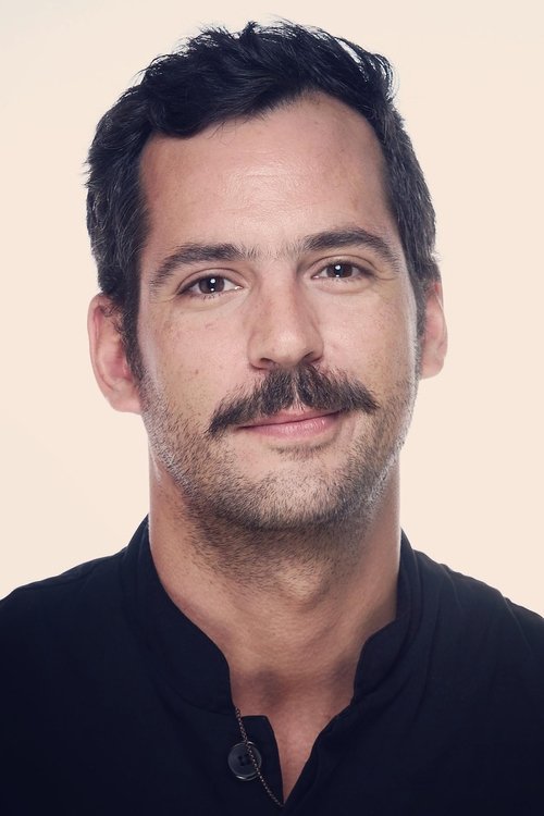 Benjamín Gorroño as Octavio