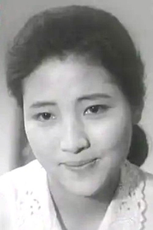 Hyeon-Sook Kim as Eun-sil, Yong-cheol's wife