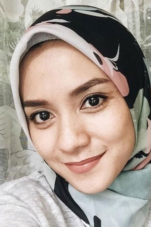 Enno Lerian as Delia