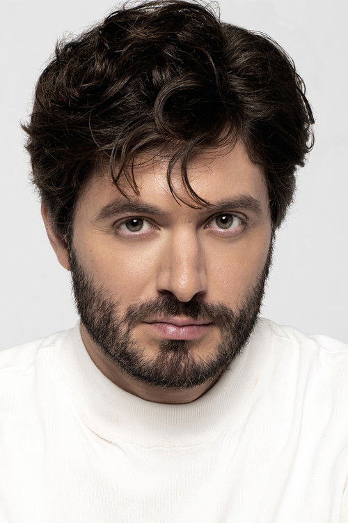 Óscar Morchón as Martín Romero