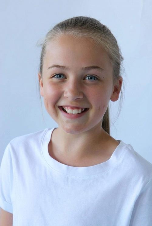 Ninni Spone as Elleville Elfrid (voice)