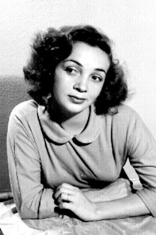 Lilia Michel as Leonora