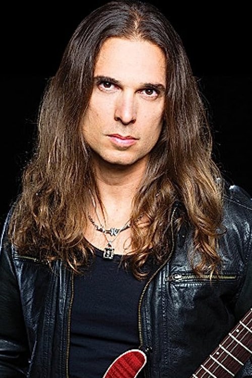 Kiko Loureiro as Guitarrista