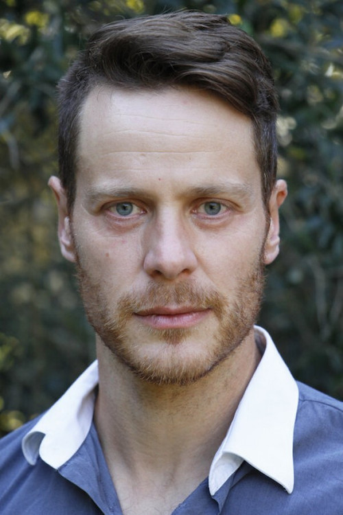 Gianluca Vannucci as Claudio