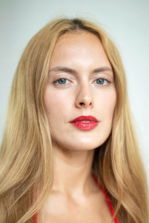 Anastasiya Svetlichnaya as девушка в клубе