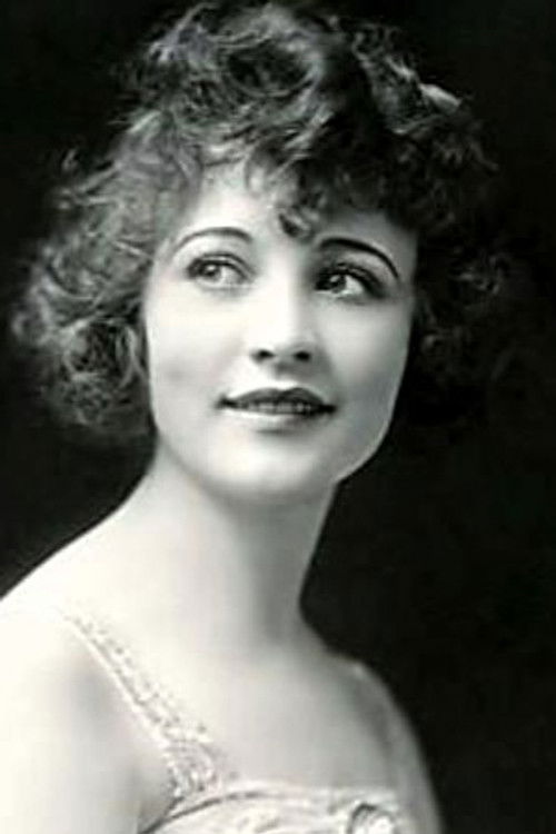 Grace Valentine as Peggy Milburn