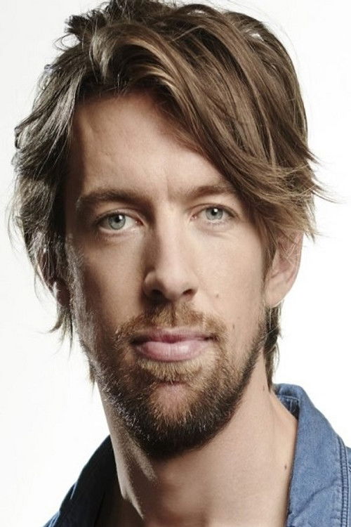 Mattie Valk as Agent 1