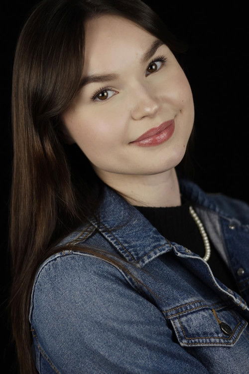 Deanna Dressel as Louise