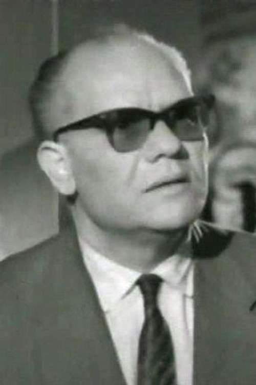 Sayed Abdallah as موظف في مكتب شريف كامل