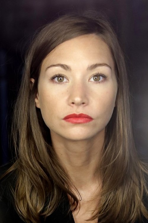 Aurélia Arto as Laura