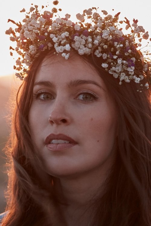 Katia Kvinge as Girl in Bar