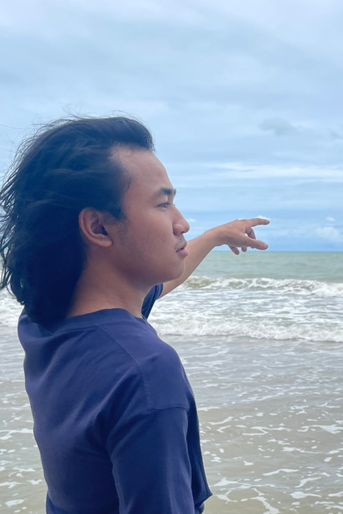 Ruck Thongprapai as Man in a suit