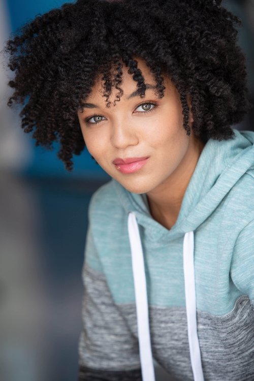 Arianna Ngnomire as Riley