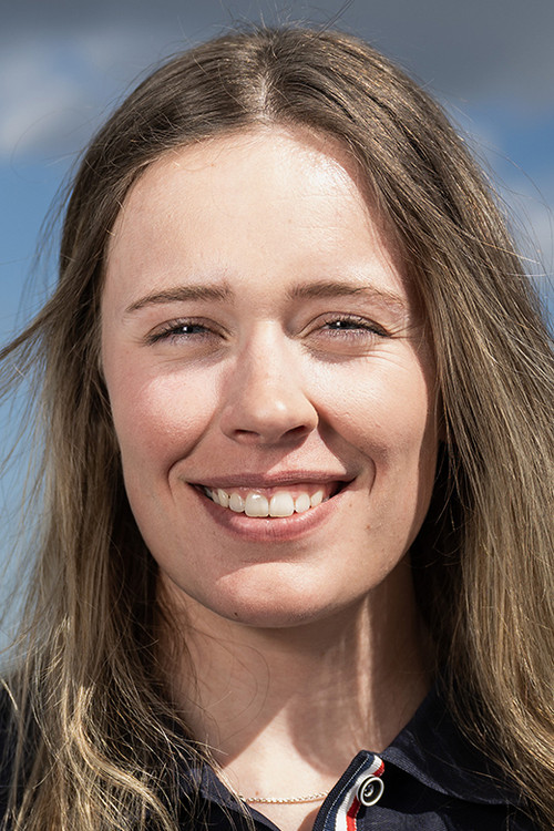 Elvira Öberg as Self - Contestant