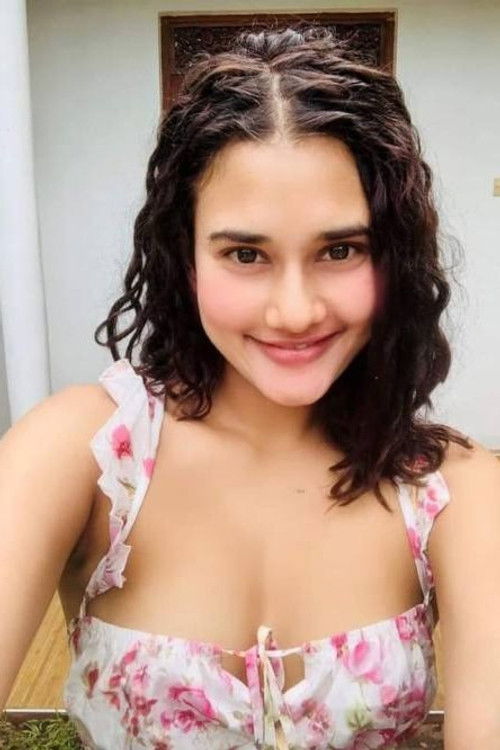 Dusheni De Silva as Sinhaseewali