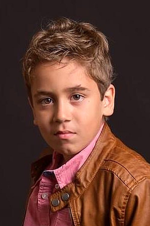 Matías Raygada as Julio