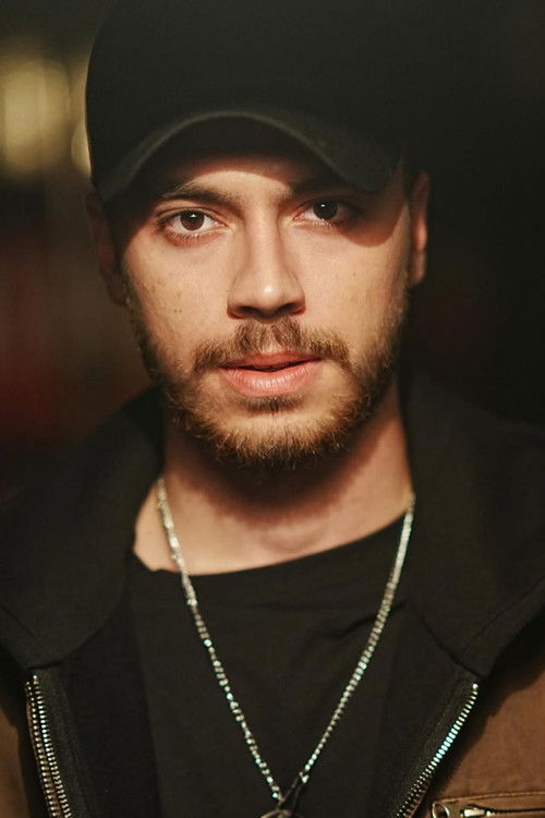 Toprak Kahraman as Can Özkan