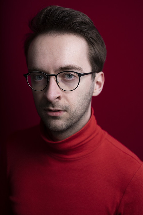 Stan Oude Alink as Host