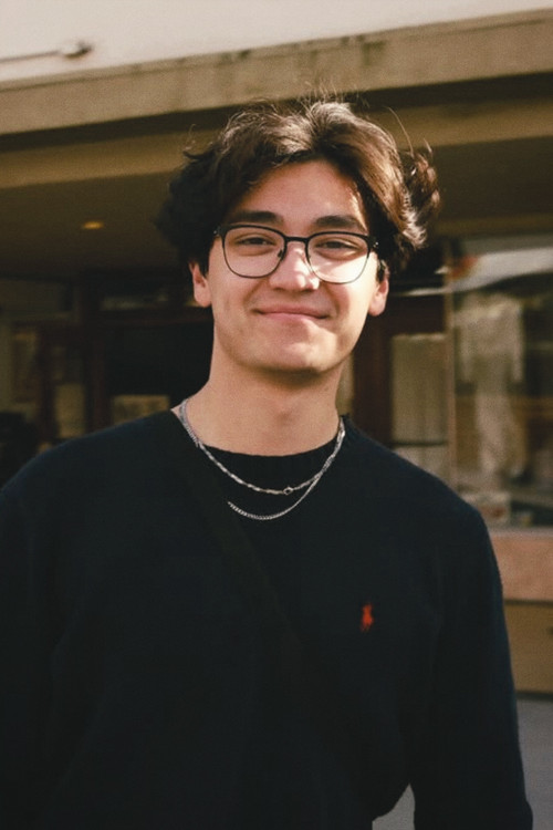 Alex Paloglou as Shawn