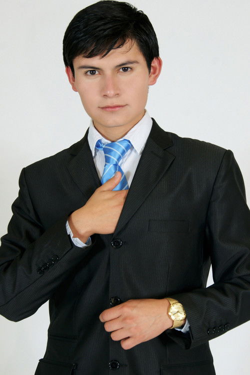 Oswaldo Herrera as Roberto