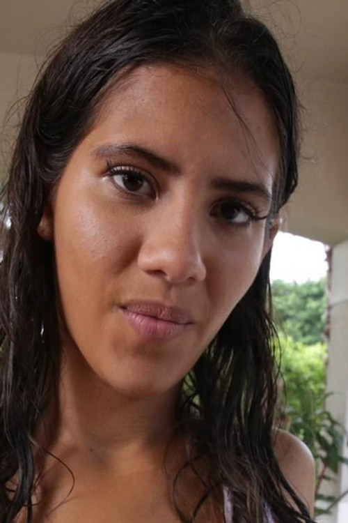 Victoria Valencia as 