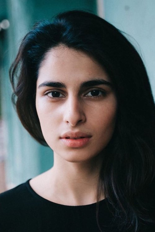 Aisha Ahmed as Shreya Aggarwal